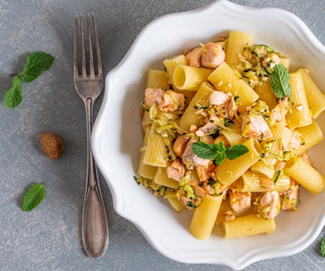 Pasta con salmón y calabacín