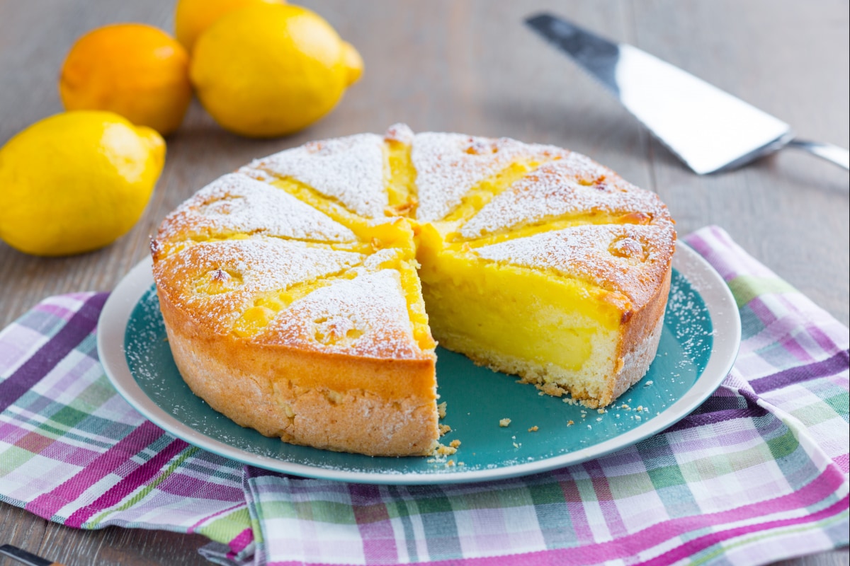 Tarta con crema de limón