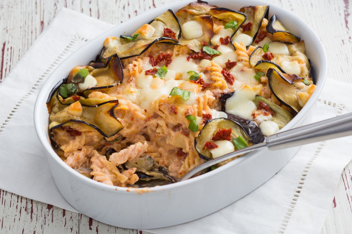 Pasta al horno con berenjenas y provolone