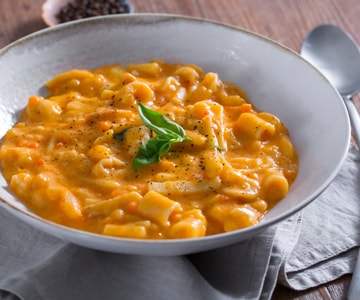 Pasta y patatas con provola y panceta