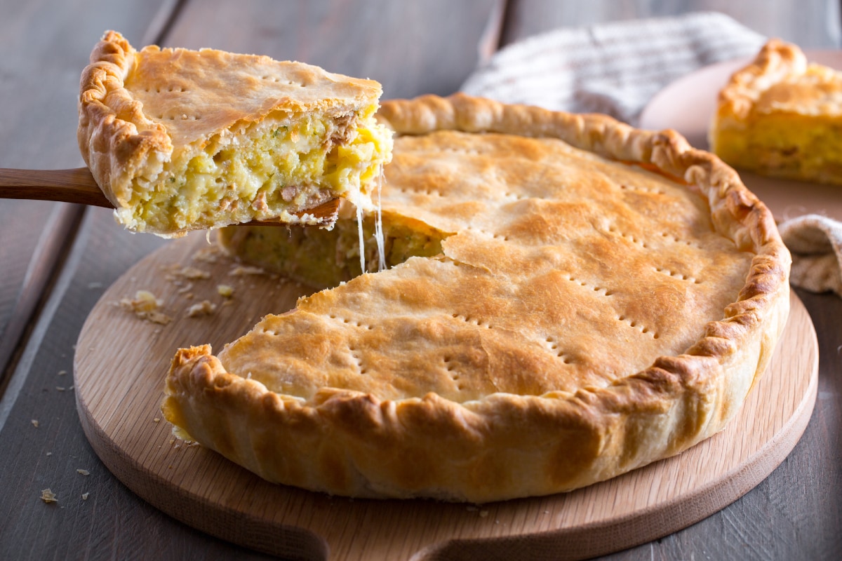 Tarta salada de patatas y atún