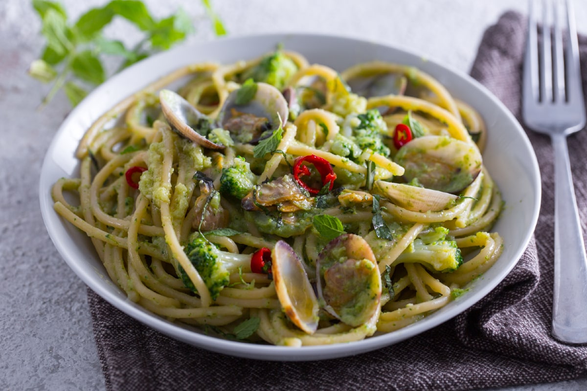 Pasta con almejas y brócoli