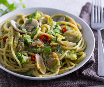 Pasta con almejas y brócoli