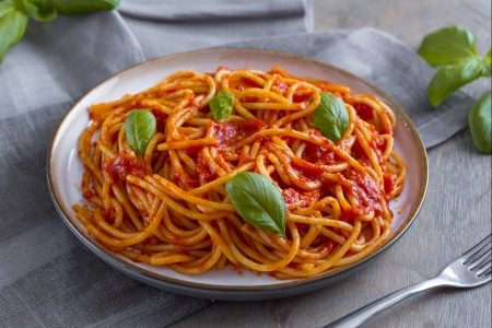 Espaguetis con tomate