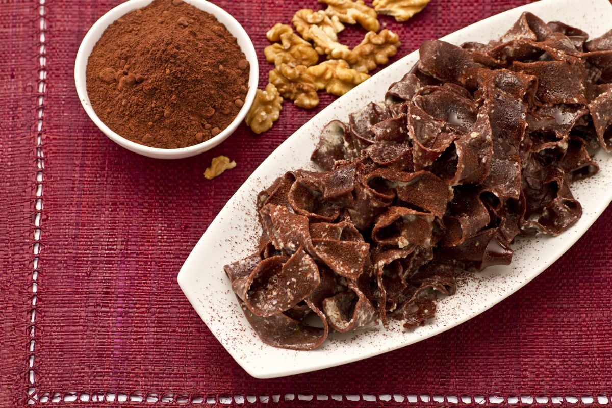 Tallarines de cacao, nueces y gorgonzola