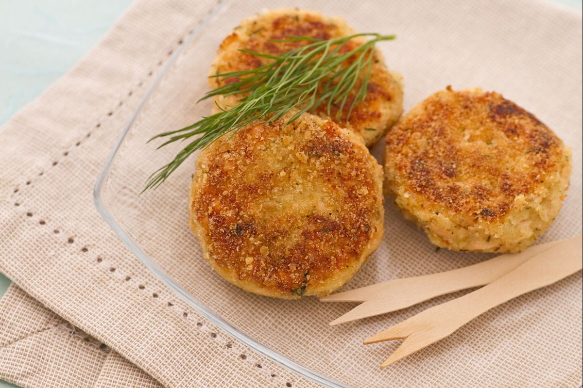 Croquetas de salmón y patatas