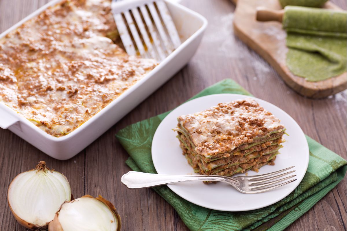 Lasaña verde con ragú a la boloñesa