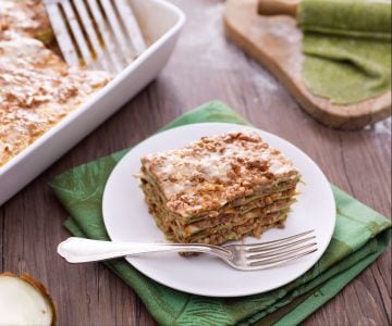 Lasaña verde con ragú a la boloñesa