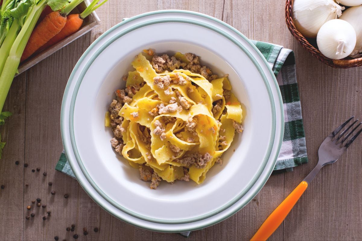 Pappardelle con ragú blanco de cinta senese