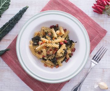 Fusilli con col rizada y panceta