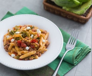 Pasta con col y salchicha