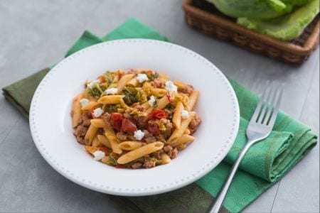 Pasta con col y salchicha