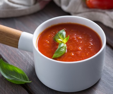 Salsa de tomate fresco con albahaca